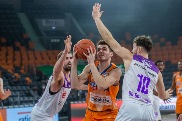 我们不能站 我们不能站