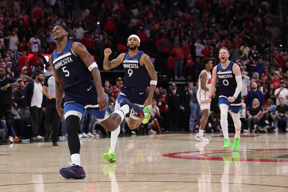 多地受到政 多地受到政