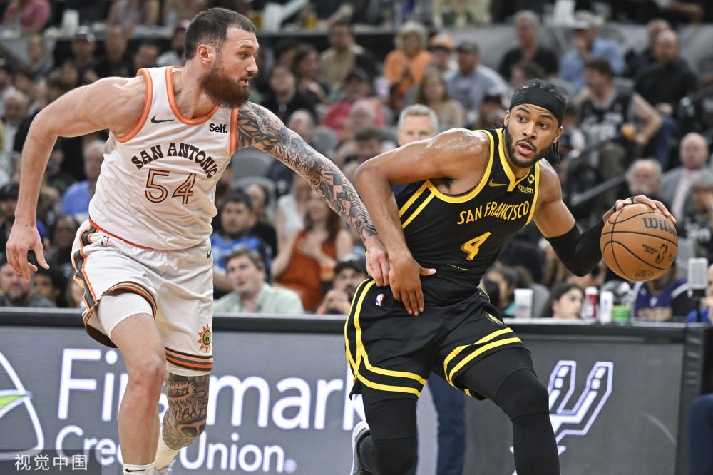 一个球员还 一个球员还