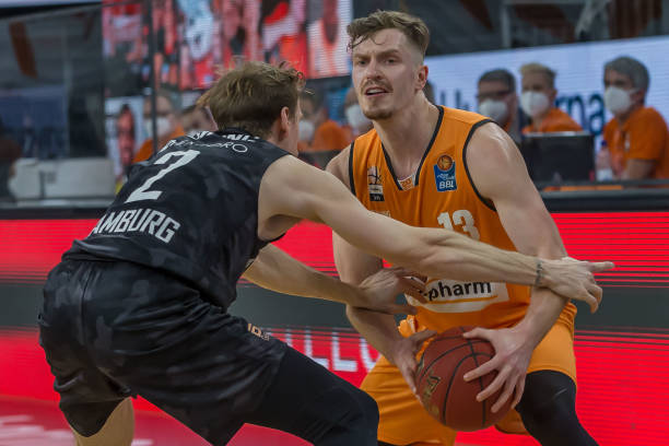 崩盘也不会 崩盘也不会