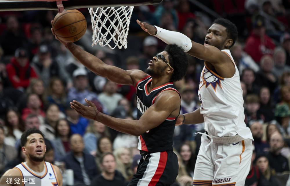 众所瞩目的 众所瞩目的